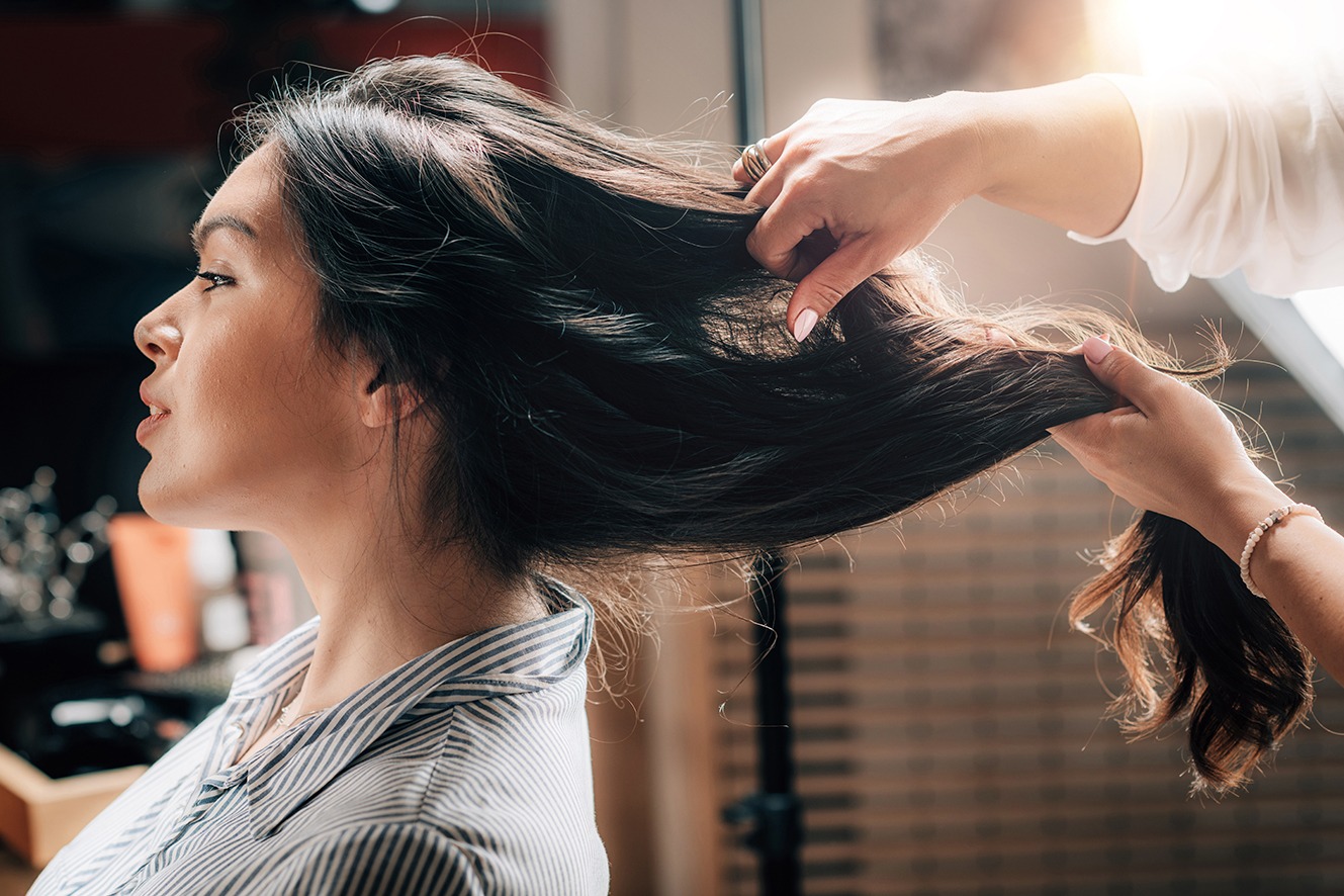 Woman getting a new hairstyle.